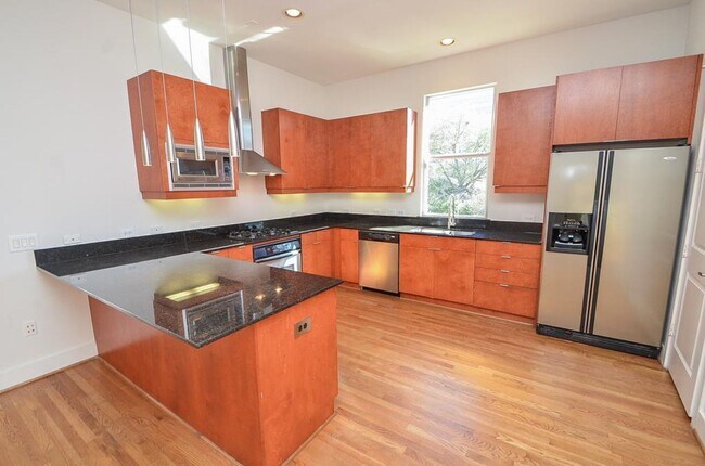 Building Photo - Stylish Corner Townhome Steps from Parks, Dining & Shopping