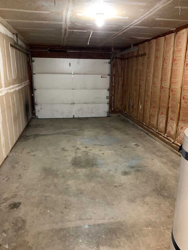 Building Photo - 1350 Alder Dr