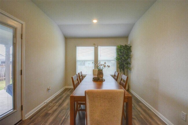 Building Photo - 257 Fossil Dr