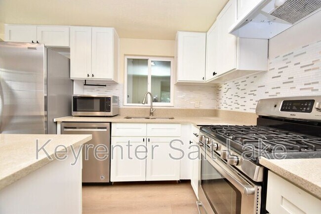 Building Photo - 9408 Turnpike Ln