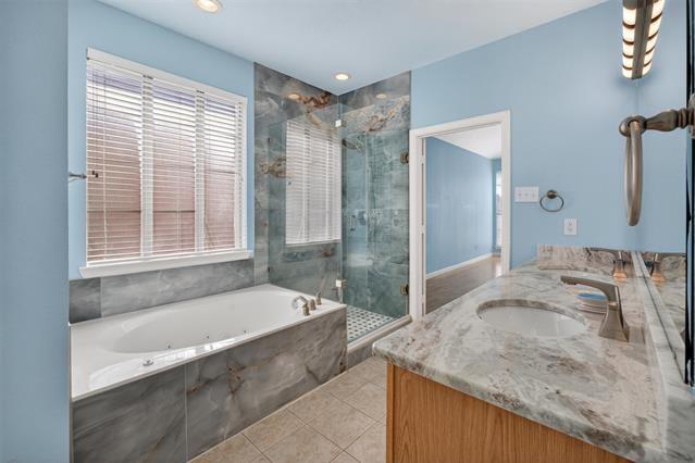 Building Photo - 2616 Cove Dr