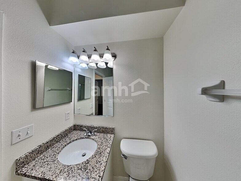 Building Photo - 14305 Gnatcatcher Terrace