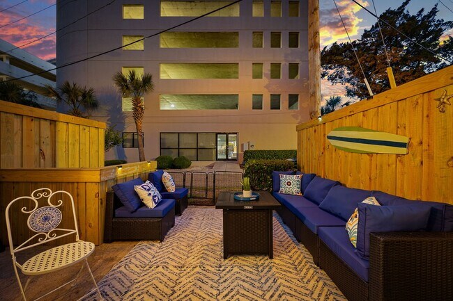 Building Photo - All Inclusive Seasonal Rental Available Oc...