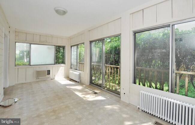 Building Photo - 3752 Kanawha St NW