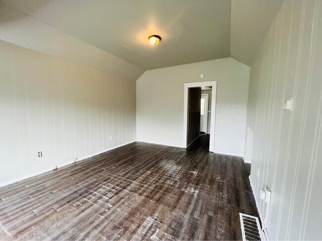 Building Photo - 3414 Central Ave