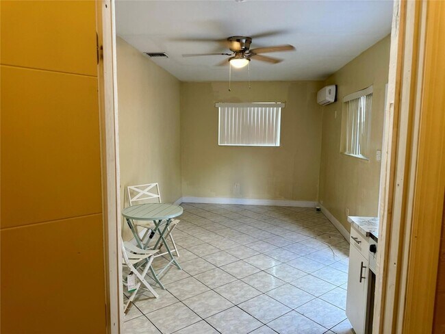 Building Photo - 6471 SW 27th Street