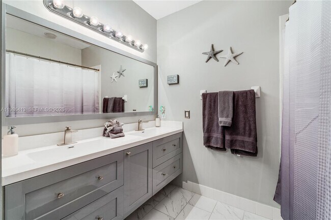 Building Photo - 2126 NE 38th Rd