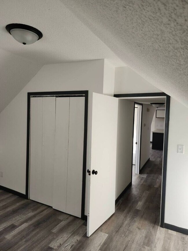 Building Photo - 113 S Polk St