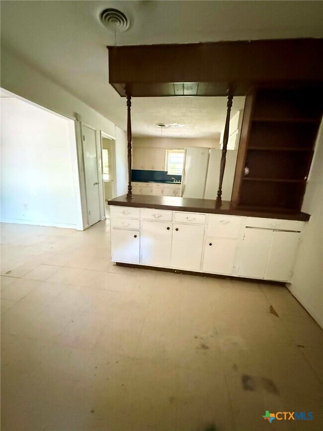 Building Photo - 607 Curry Ave