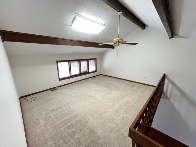 Building Photo - 3 Bedroom Condo