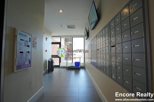 Building Photo - 15 N Beacon St