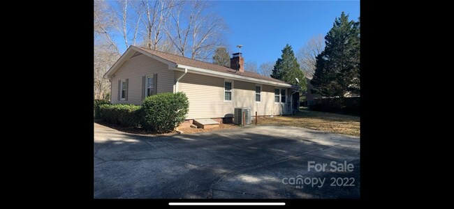 Building Photo - 408 Gillsbrook Rd