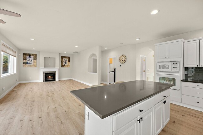 Building Photo - Immaculate 4-Bed Federal Way Home | Smart Tech, Tesla Charger, & Near JBLM!