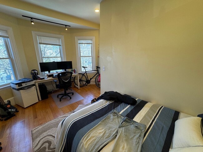 Building Photo - 206-208 Holland