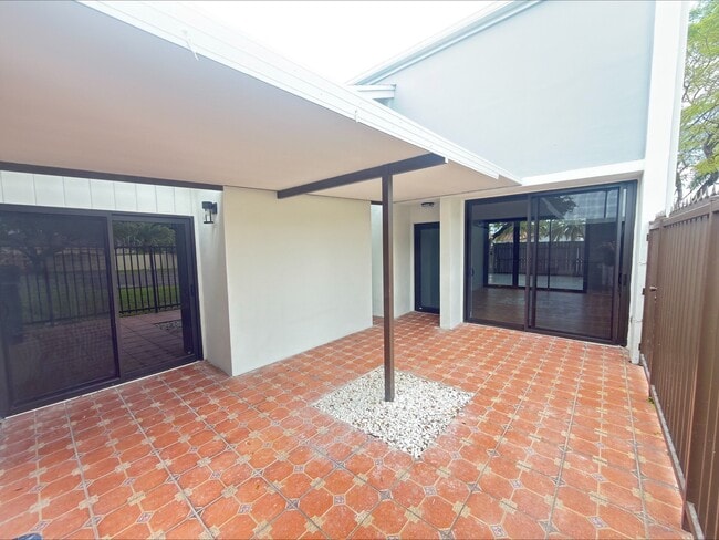 Building Photo - 2560 SW 122nd Ct