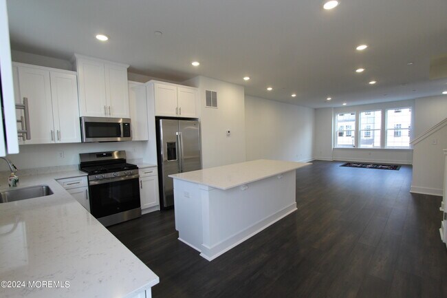 Building Photo - 35 Crimson Dr