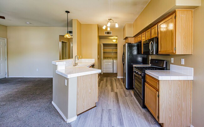 Building Photo - Upstairs condo in gated community
