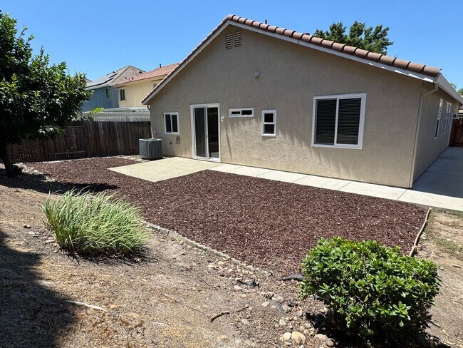 Building Photo - Nicely updated Rocklin home! A must see!