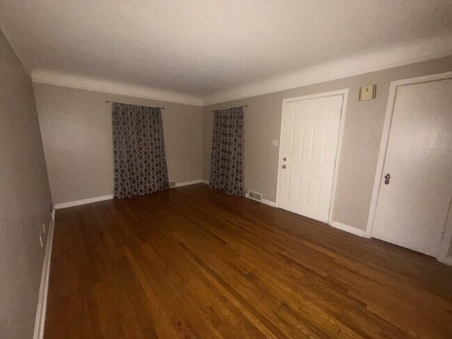 Building Photo - 1517 E Jefferson Ave