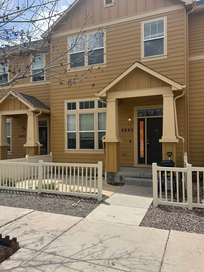 Building Photo - Price Reduced! 3 bed / 3 bath Townhome / Morgan's Run at the Meadows