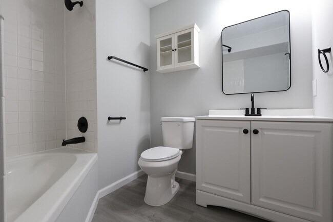 Building Photo - Beautiful 3 Bed 2.5 Bath w/2 Car Oversized Garage