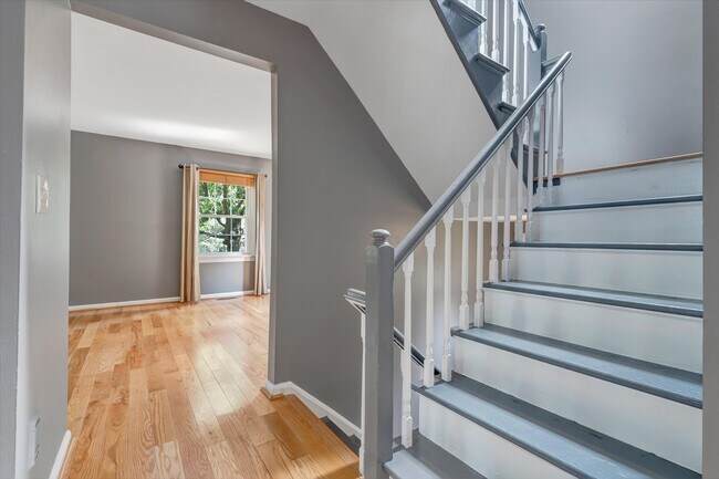Building Photo - 104 Southampton Ct
