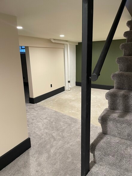 Building Photo - 824 Russell Ave N