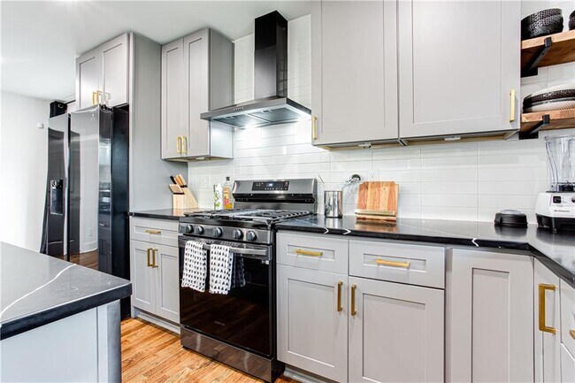 Building Photo - 2047 Seavey Dr