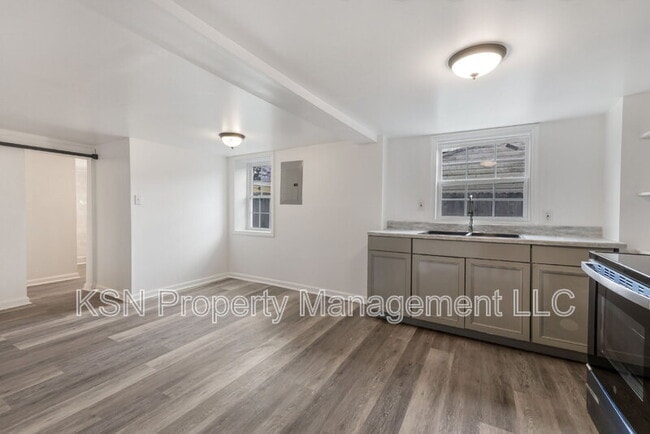 Building Photo - 2015 E 58th St