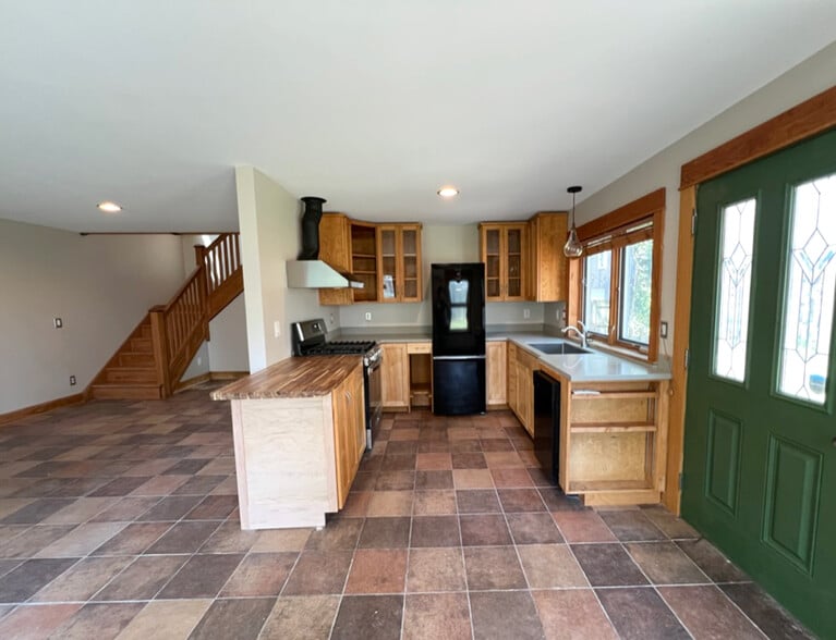 Building Photo - 506 S Poplar St