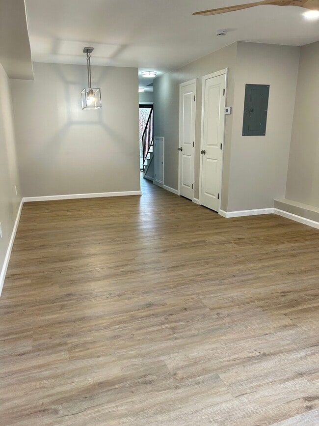 Building Photo - 2530 E North St