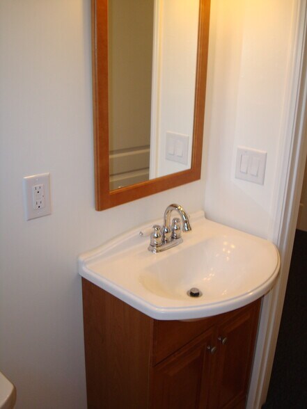 Bath 2 - 2113 Loma Dr