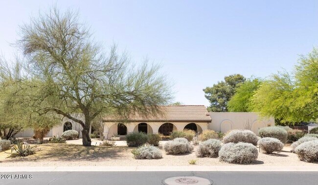 Building Photo - 5115 E Berneil Dr