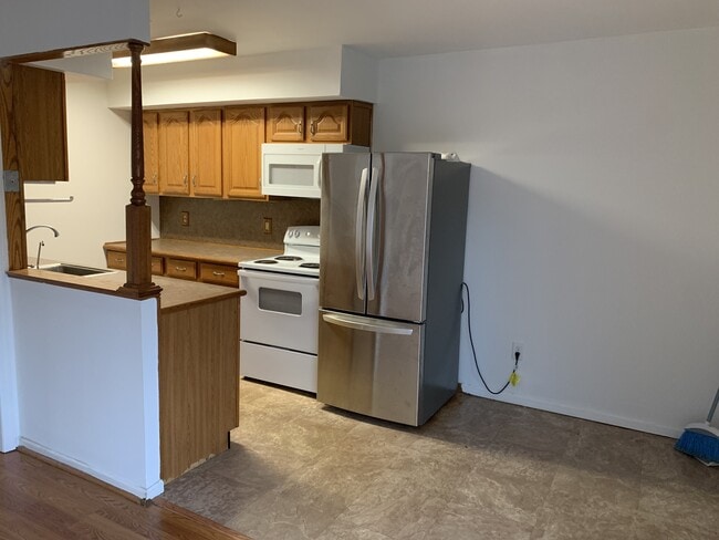 Building Photo - 135 Old Forge Dr