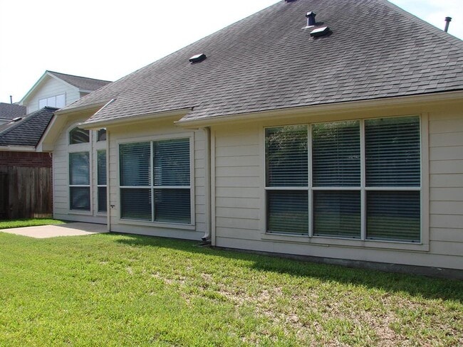 Building Photo - 22434 Cascade Springs Dr