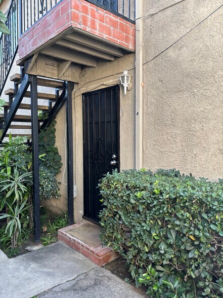 Building Photo - 1911 W Alameda Ave