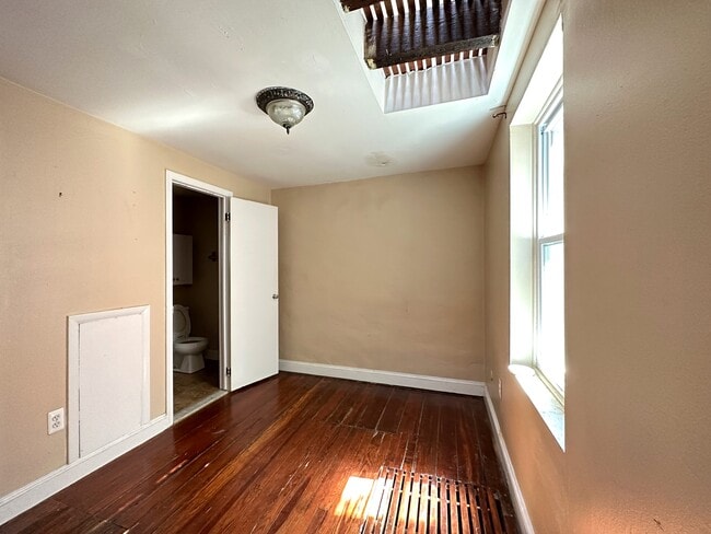 Building Photo - 623 American#F