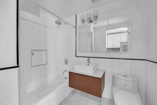 Building Photo - 419 E 117th St