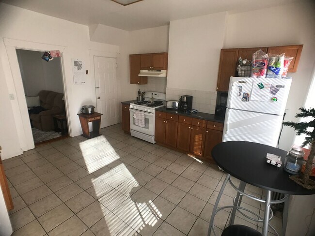 Building Photo - Allston 1bed / 1bath near BU available September 2026 $2400