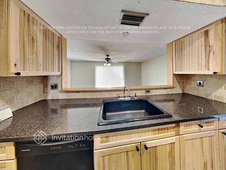 Building Photo - 4913 W Frier Dr