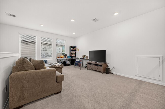 Building Photo - 18015 Blossom Spgs Ct.