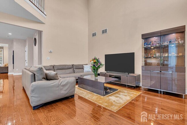 Building Photo - 47 McCormick Ave N