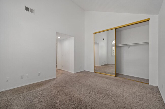 Building Photo - 620 Holbrook Ct
