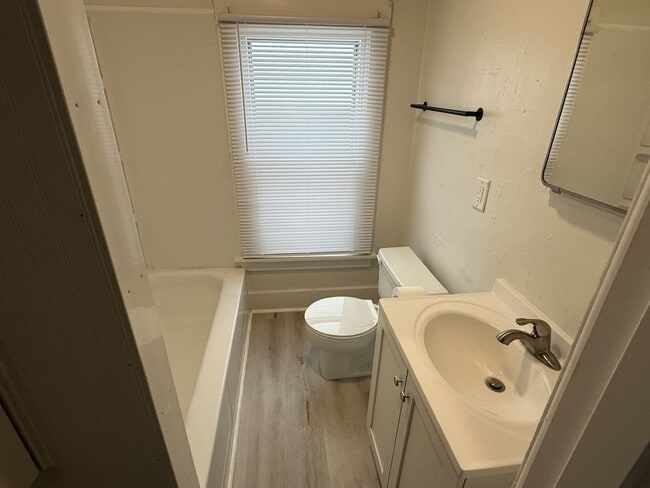 Building Photo - 325/327 3rd St NE