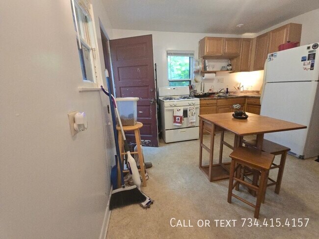 Building Photo - 110 E Summit St