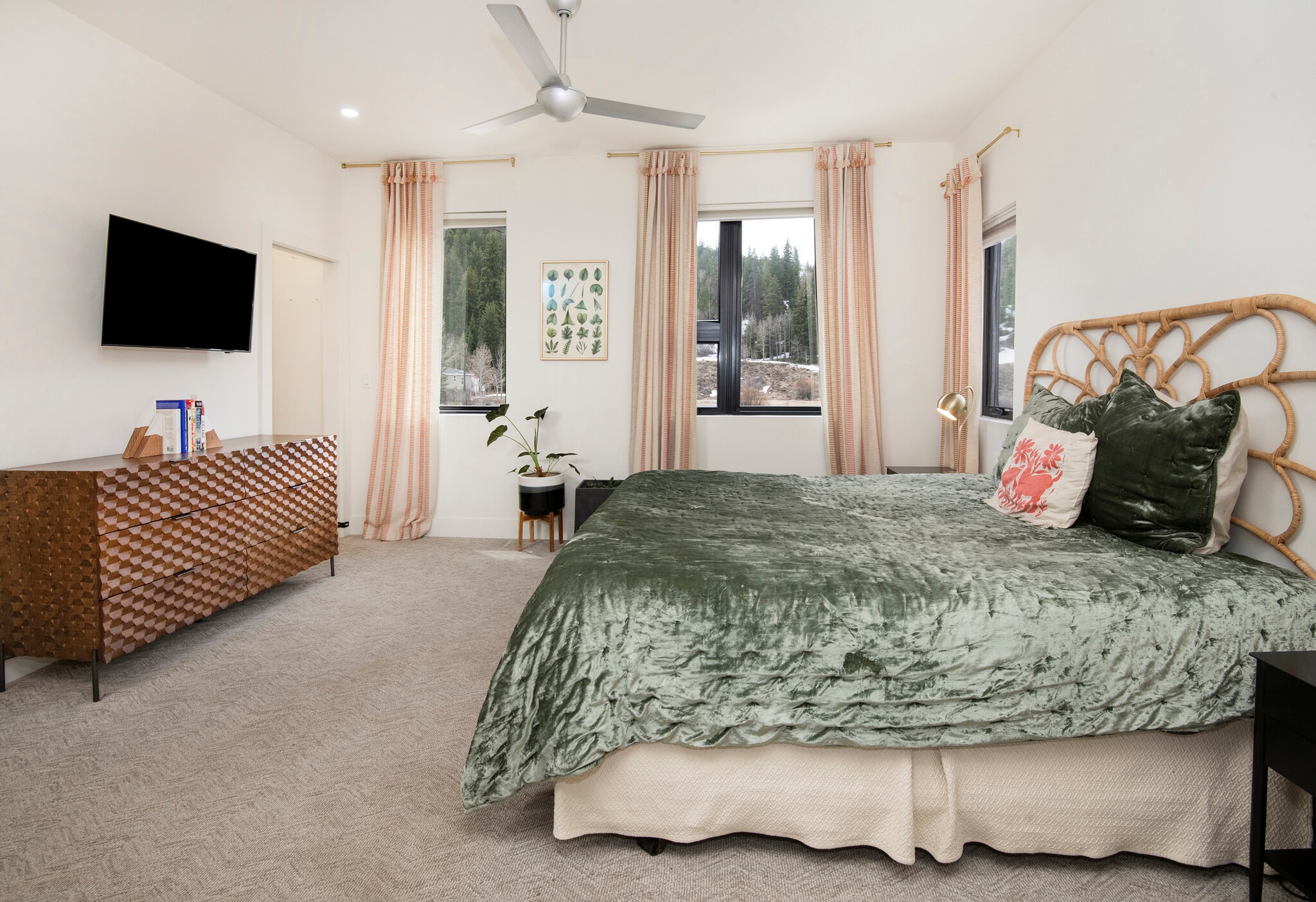 Building Photo - 1133 Main St