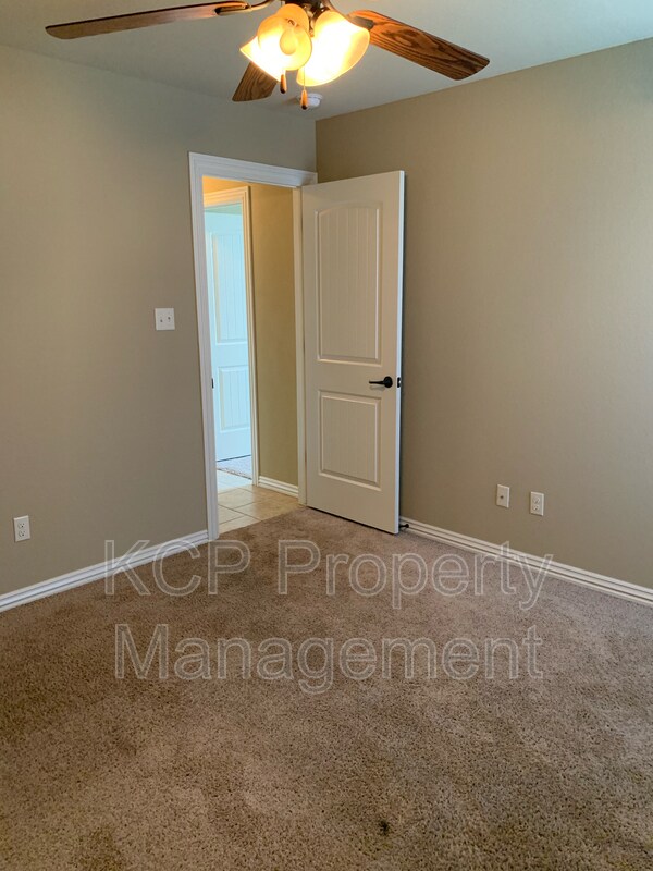 Building Photo - 6105 Red Cedar Cir