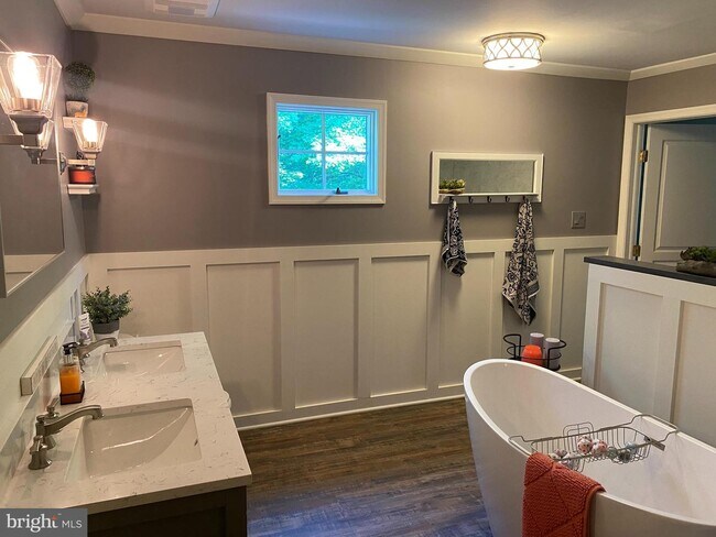 Building Photo - 1226 Pine Grove Rd