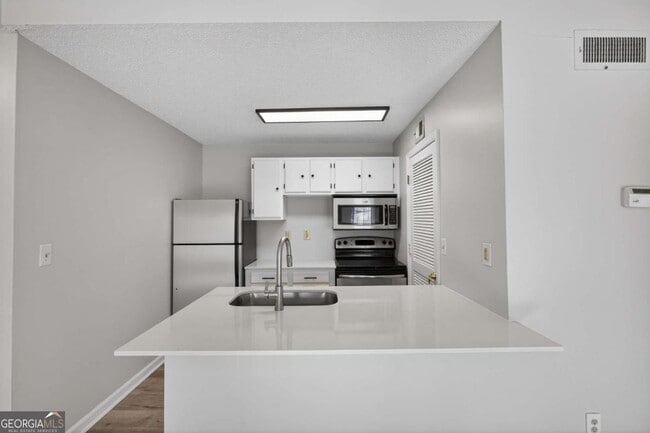 Building Photo - 423 Granville Ct