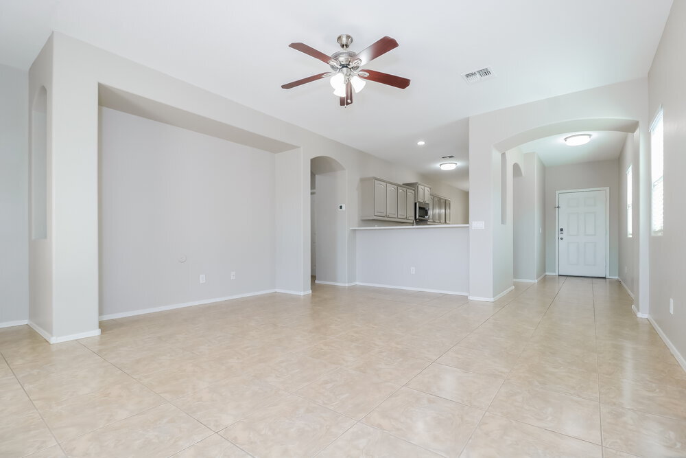 Building Photo - 17043 W Zuni St